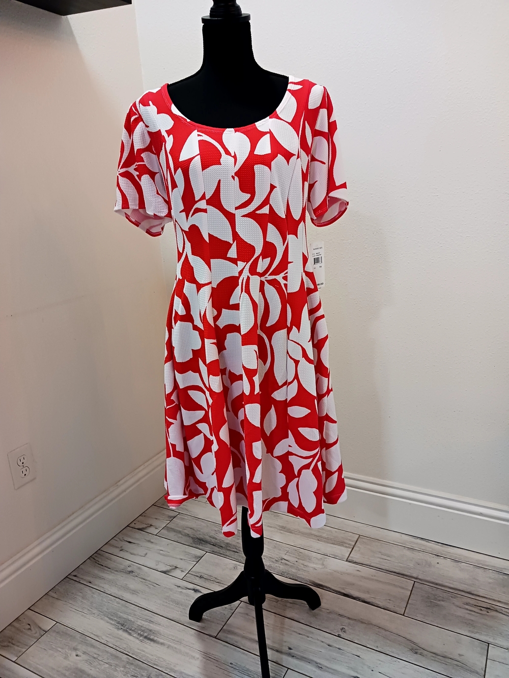 Robbie Bee Red & White Floral Midi Swing Dress